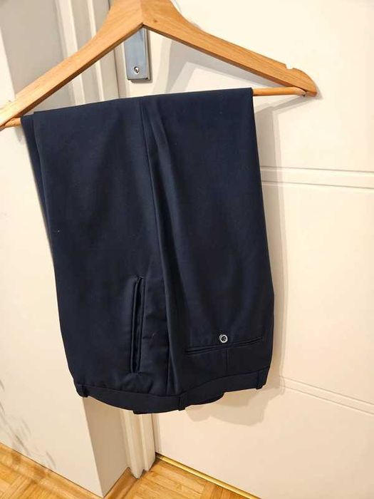 Granatowy garnitur męski Ferrano