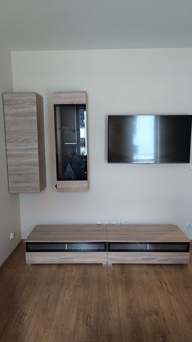 Szafki RTV wraz witrynami wiszącymi