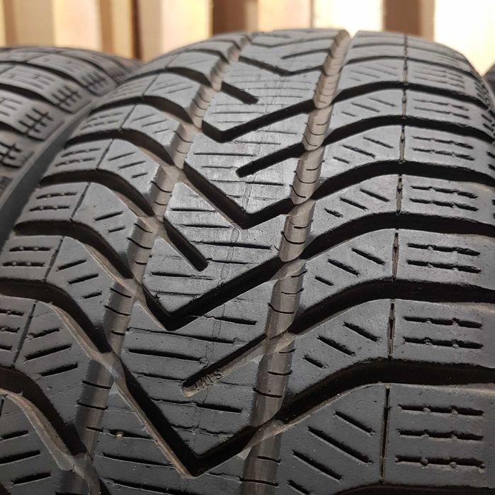 Pirelli  195/55/17 Шини Зимові (4шт) з Європи б/в Р17
