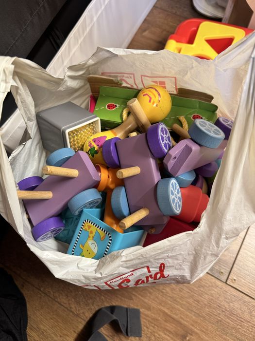 Zabawki malego dziecka rozne