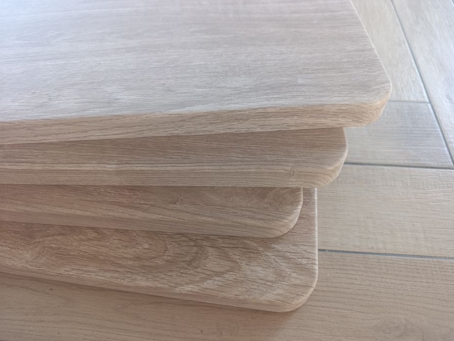 Nowe parapety wewnętrzne MDF 4 sztuki, kolor dąb naturalny.