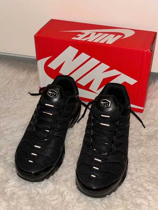 Embrace the Dark Side Nike Air Max Plus TN Black Edition 40