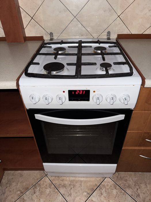 Sprzedam kuchenkę gazowo-elektryczną Amica