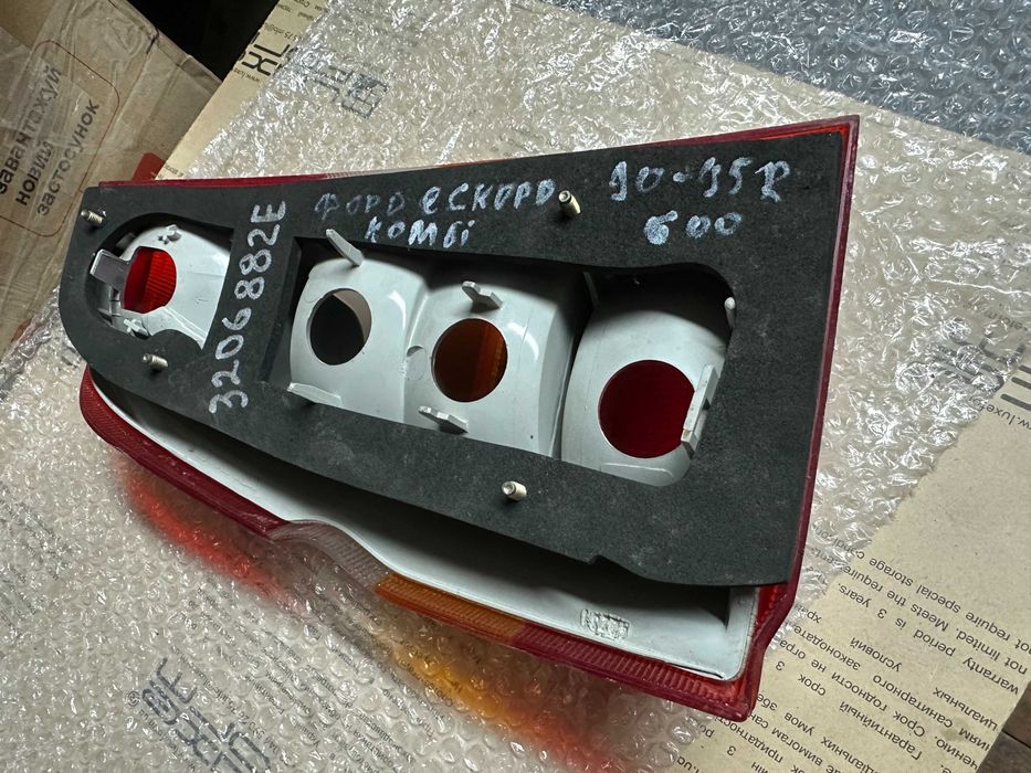 Правый задний фонарь для Ford Escort VII Estate 91AG13A602, 137824-00