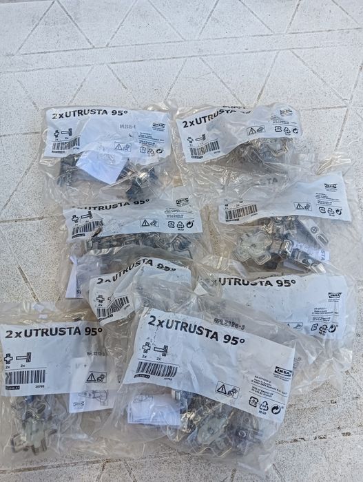 Vários artigos de cozinha IKEA novos.