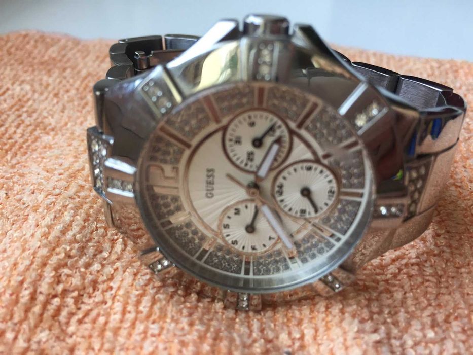 Часы Guess женские в идеальном состоянии годинник