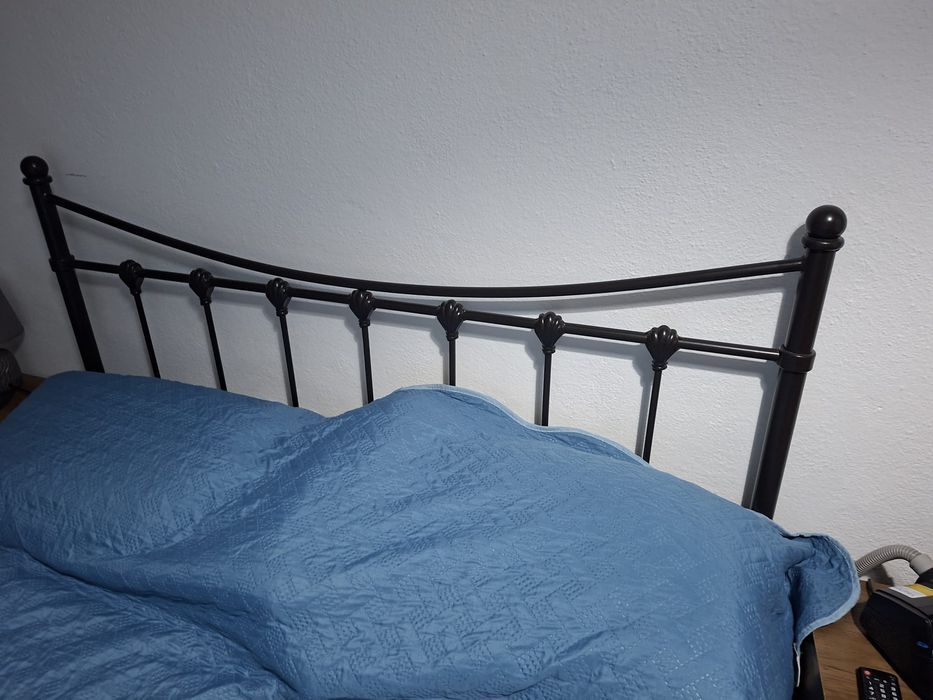 Cama de ferro sem colchão