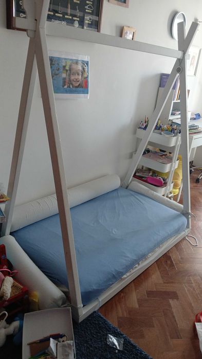Cama montesouri de criança