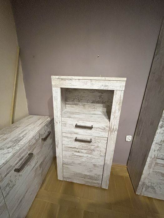 Zestaw mebli z oryginalnym wzorem