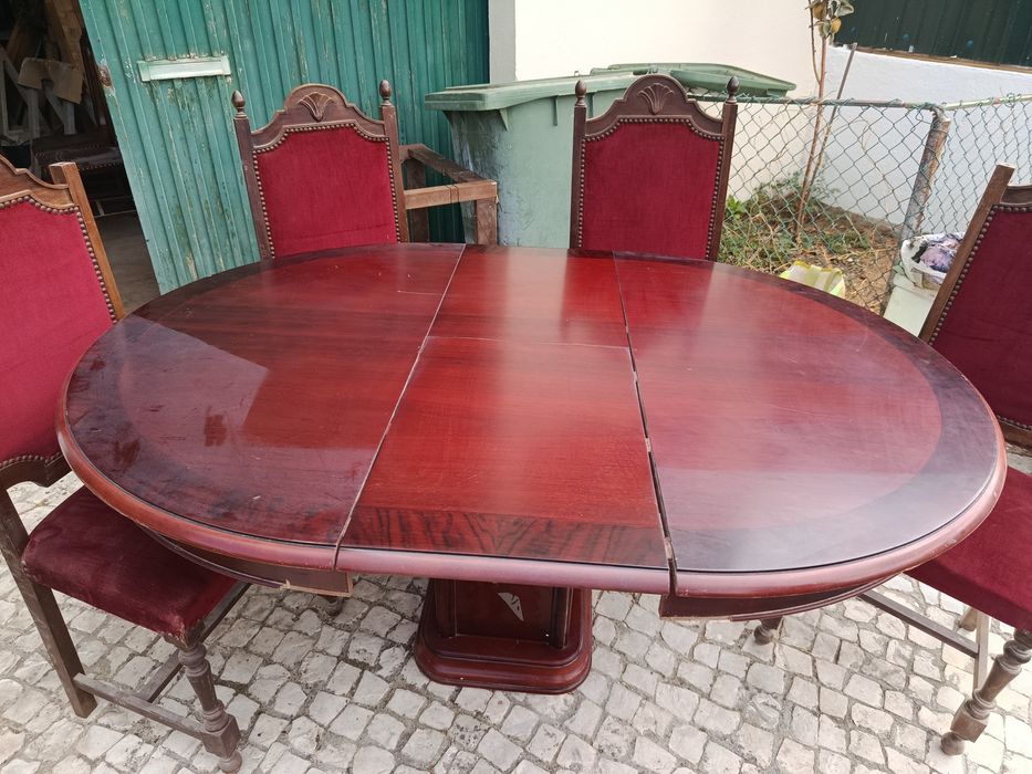 Mesa de abrir e cadeiras