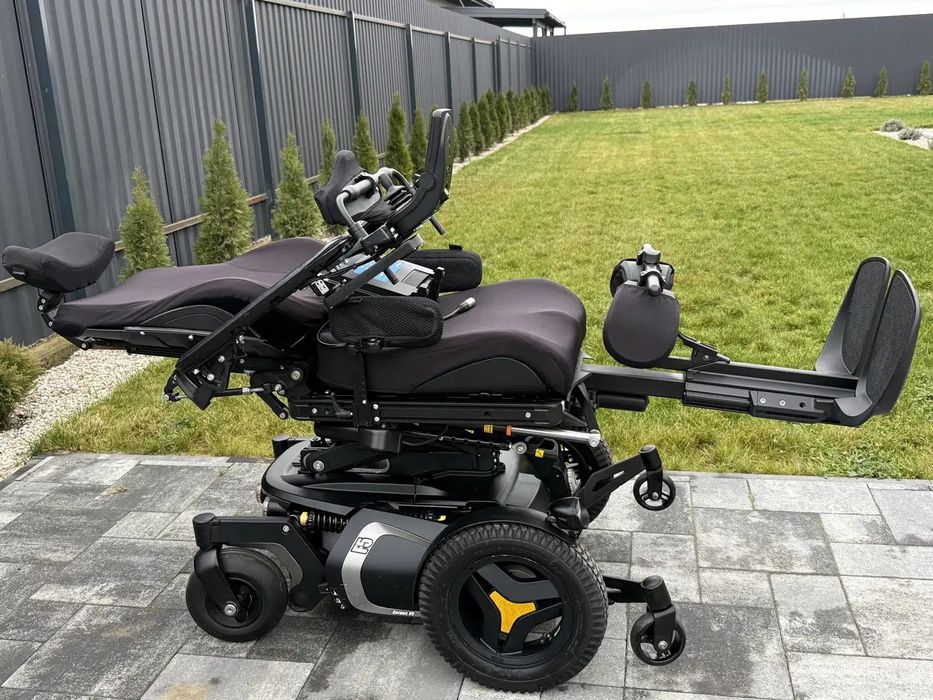 Permobil F5 з вертикалізатором.