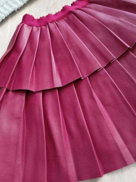 Elegancka plisowana skurzana spódniczka 98