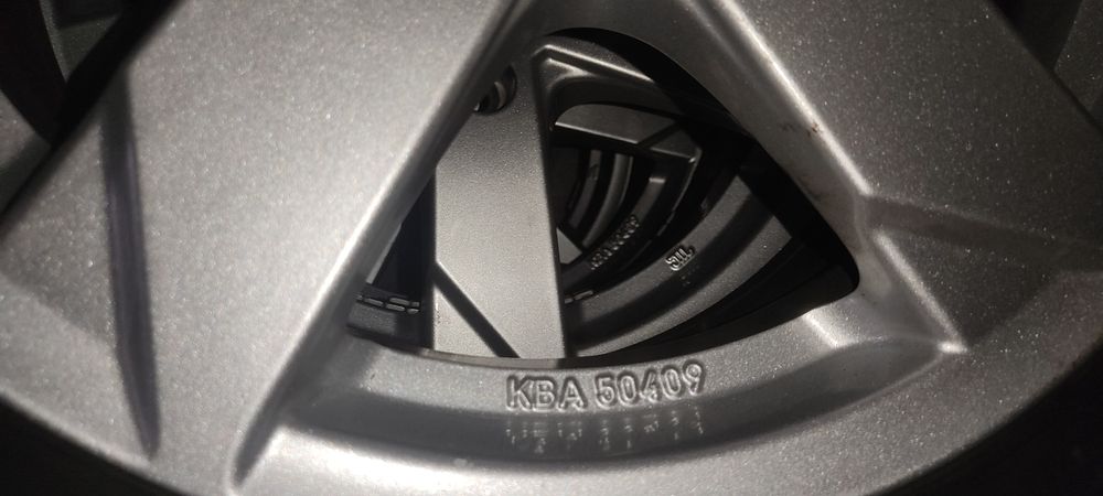 Jantes alumínio com pneus 205*60R16