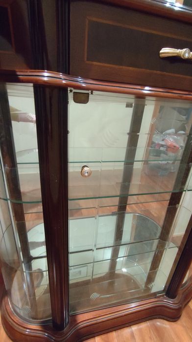 Cristaleira com espelho