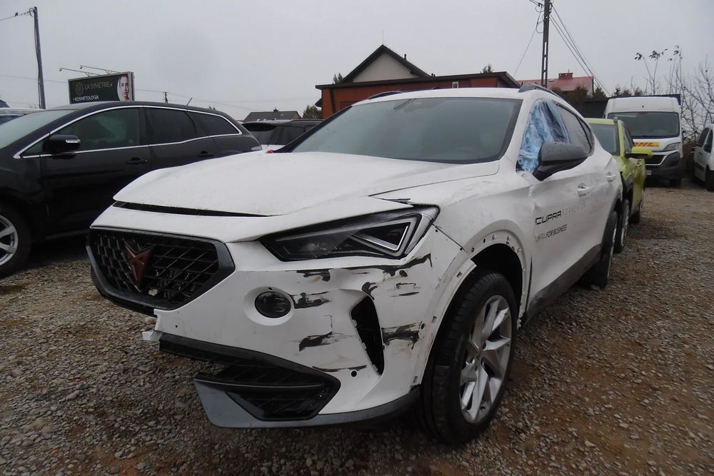Cupra Formentor 05/2024r, Salonowy, 1.5TSI, Uszkodzony prawy przód. Poobijany. VAT 23%