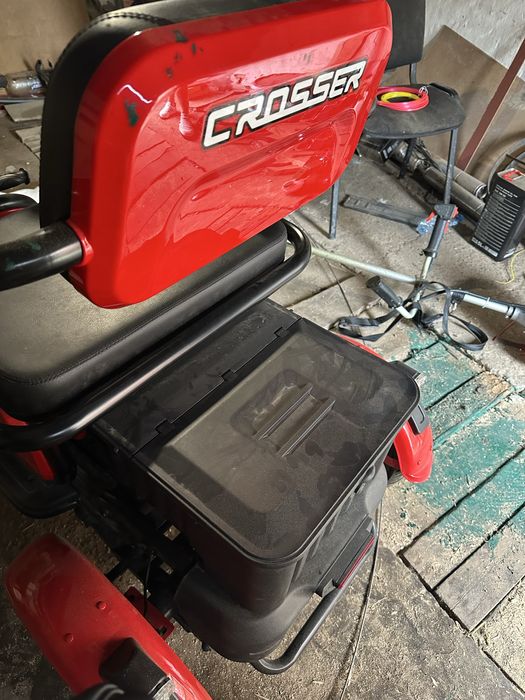 Продам  красный трехколесный электроскутер Crosser TR1.