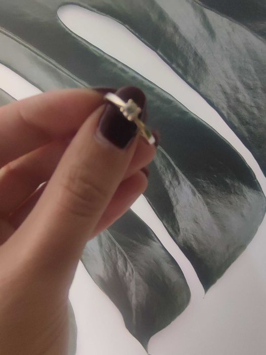 Anel de ouro branco com diamante