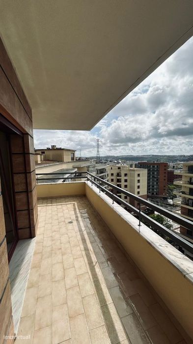 T4 Apartment for Rent in Odivelas