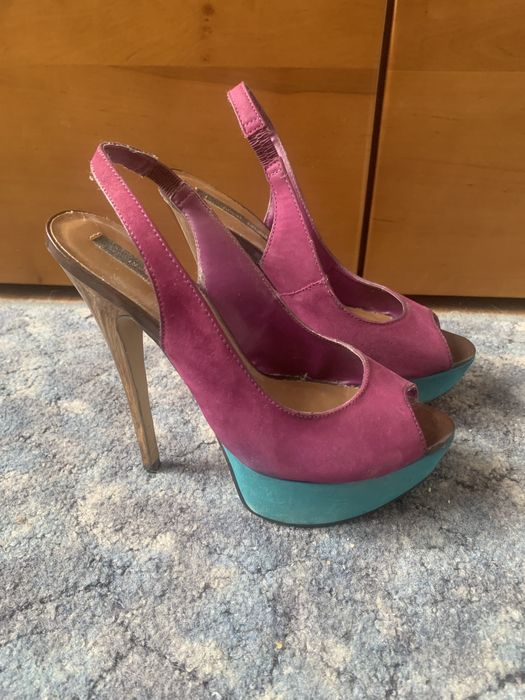 Босоніжки шкіряні.