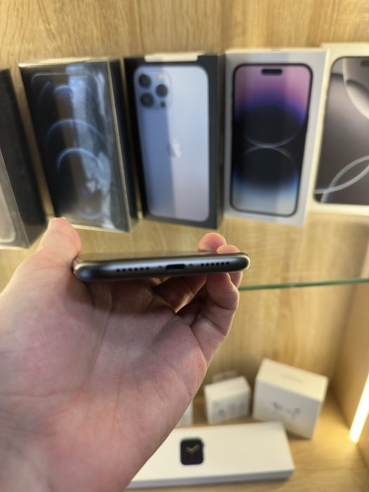 iPhone 11 — Оригінал Apple | Б/У | Neverlock