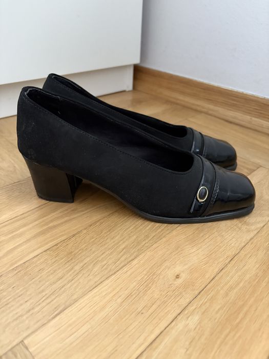 Czarne zamszowe czółenka na słupku vintage