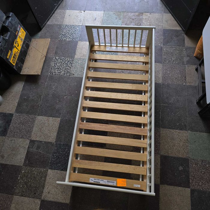 Cama de criança lacada a branco