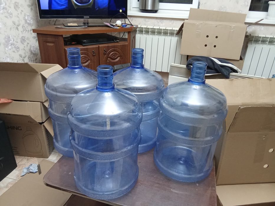 Бутля двадцать литров.
