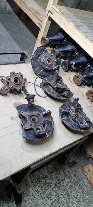 Ступица цапфа поворотный кулак передний Mitsubishi Pajero Wagon 3 4