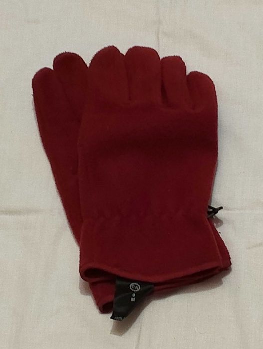 Жіночі перчатки вишневого кольору