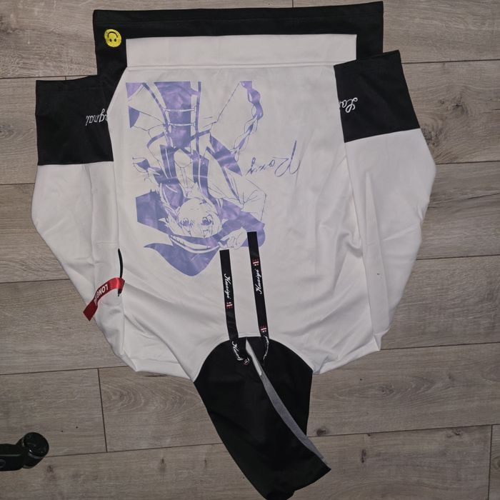 Кофта с аниме принтом