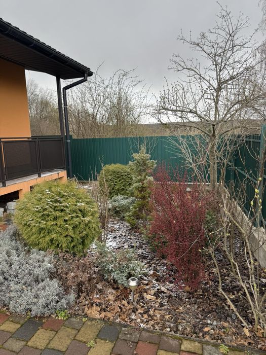 Готовий будинок біля лісу,поруч міста,готовий до заселення.