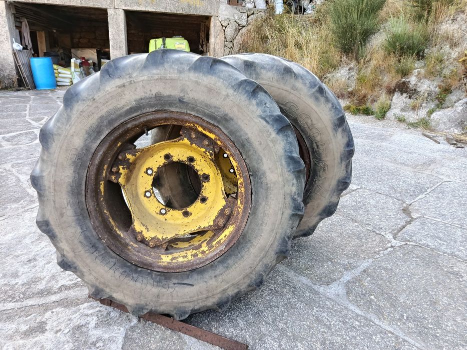Pneus Goodyear 13.6 R24