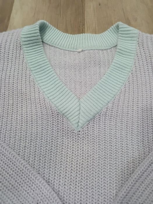 Sweter damski Cropp.