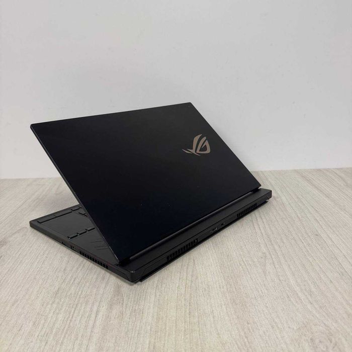 Asus ROG Zephyrus S15 GX531GW 15.6" FHD IPS 144Hz i7-9750H 16GB DDR4 SSD 512GB NVMe RTX 2070 Max-Q 8GB