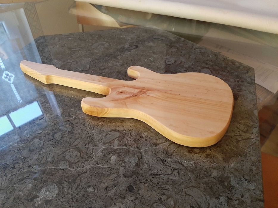 Guitar-shaped serving board