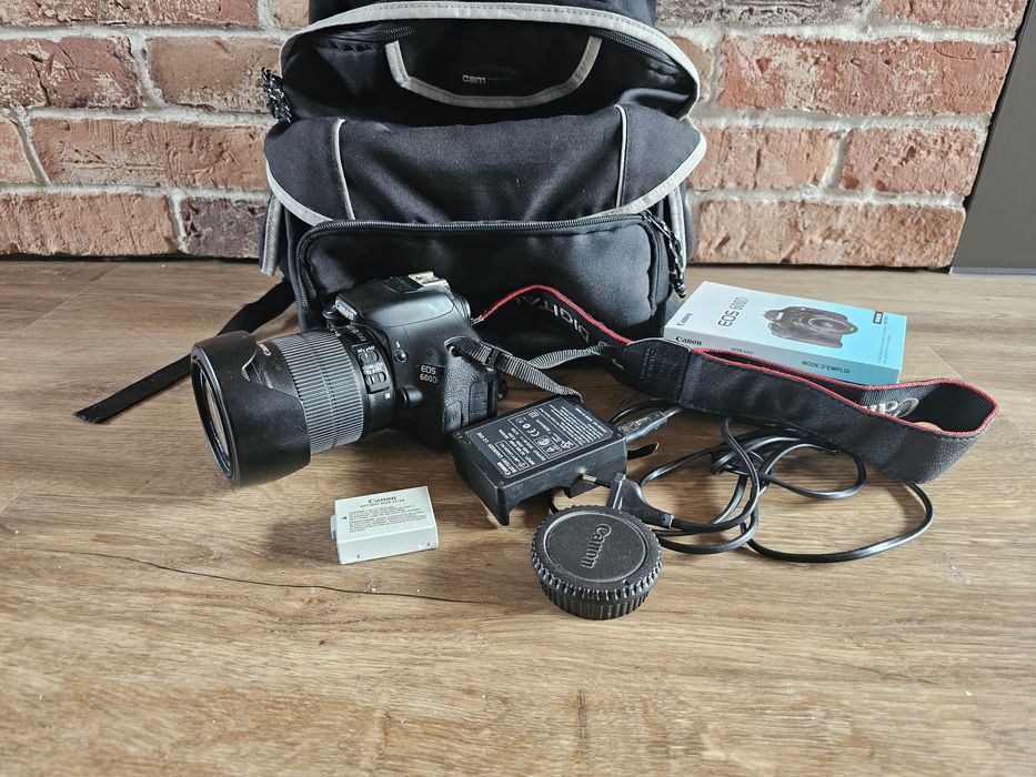 Canon EOS 600D + Canon 18-135 + torba