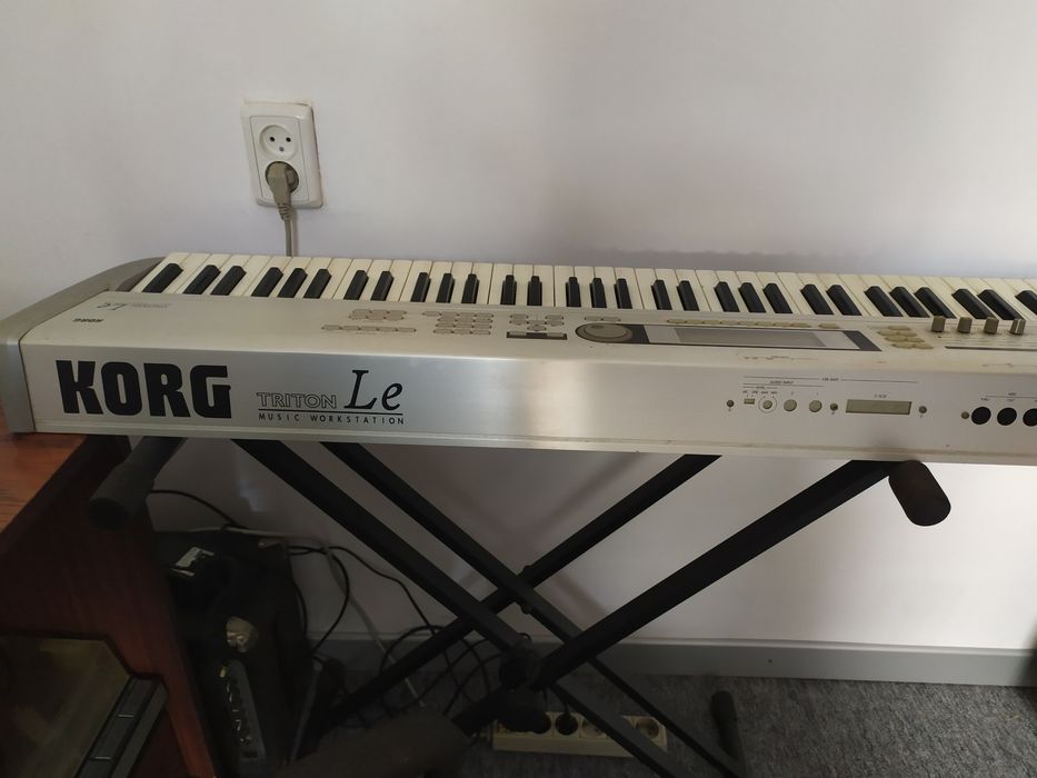 Синтезатор Korg Triton LE 76 клавиш