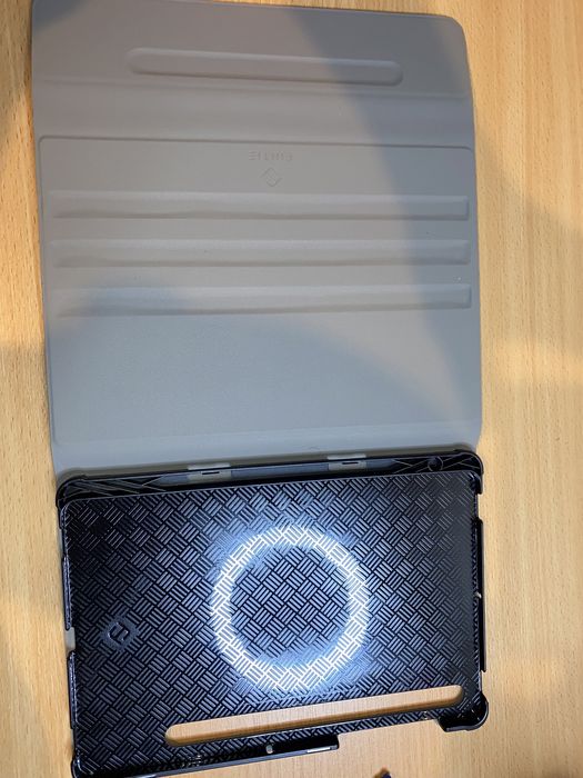 Etui do tabletu z klawiaturą