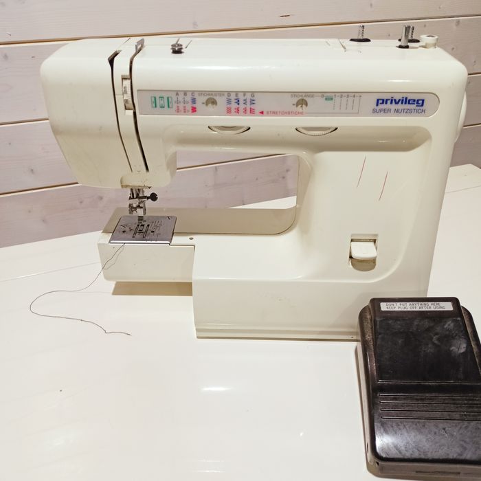 Maszyna do szycia Privileg 1408.