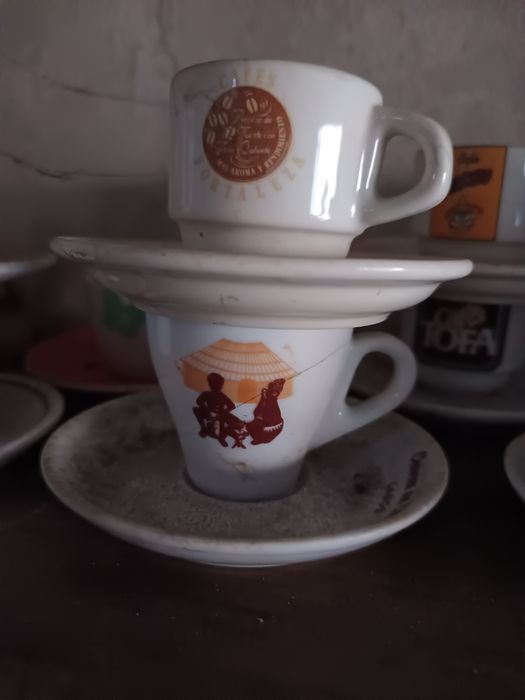 Vendo chávenas  de coleção