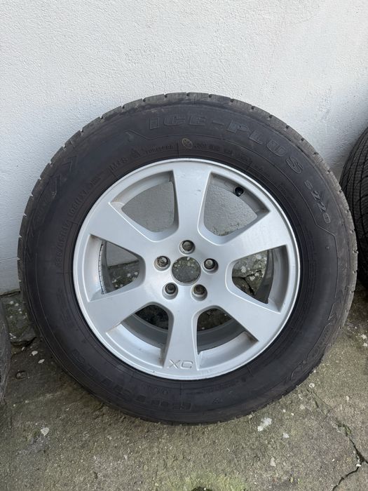 Felgi z nowymi oponami zimowymi volvo malowane proszkowo