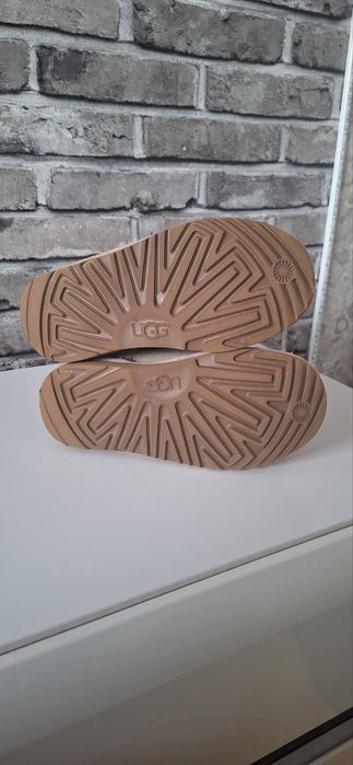 Продам фірмові бомбезні уггі ugg