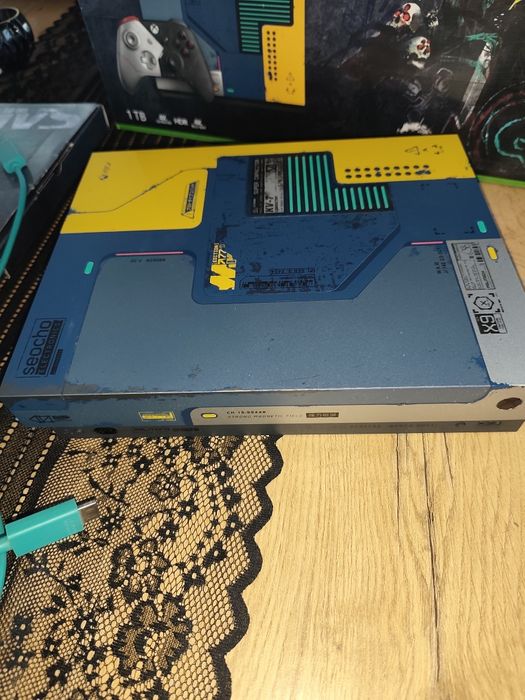 Xbox one X w edycji Cyberpunk 2077 Gry  2020 r jak nowa 1msc gamę pass