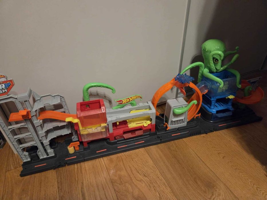 Hot wheels tor wyścigowy ośmiornica myjnia