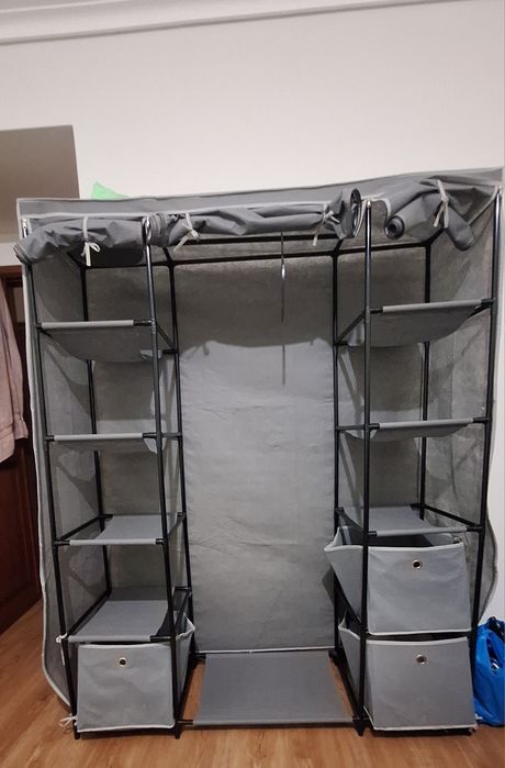 Roupeiro com divisórias