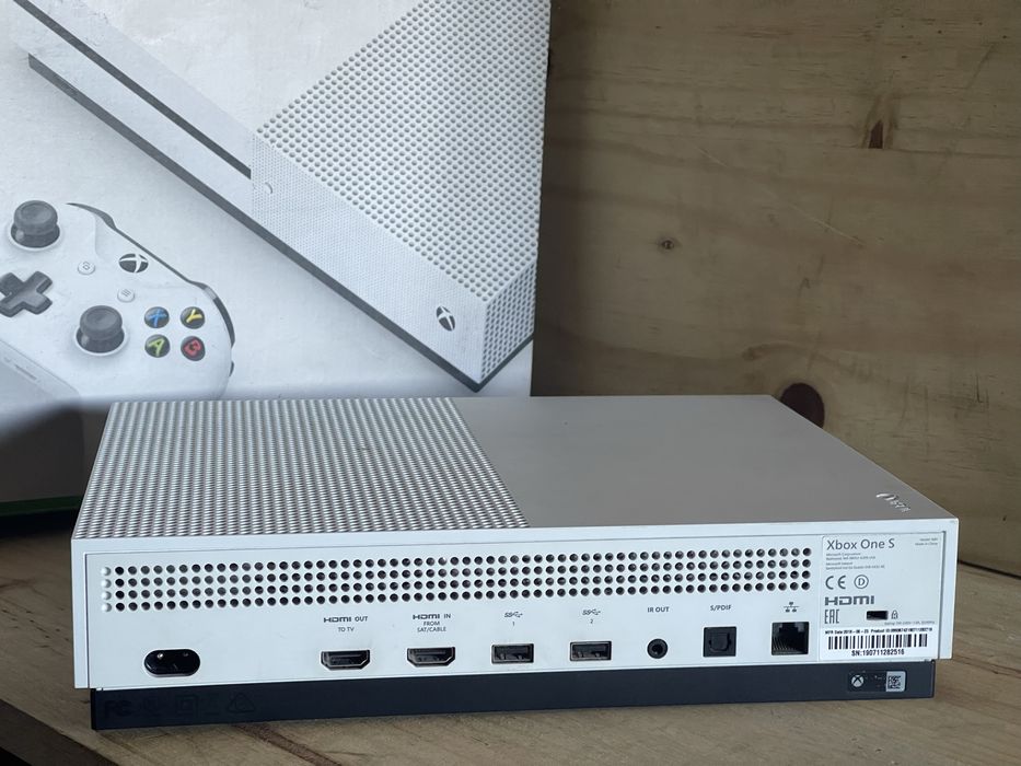 Xbox one S 1TB.