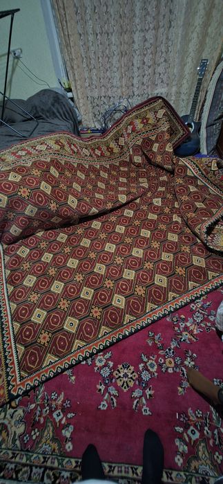 Килим 2.9 на 3.9 
2,5м х 1,5м. Якщо, будуть питання пишіть аб