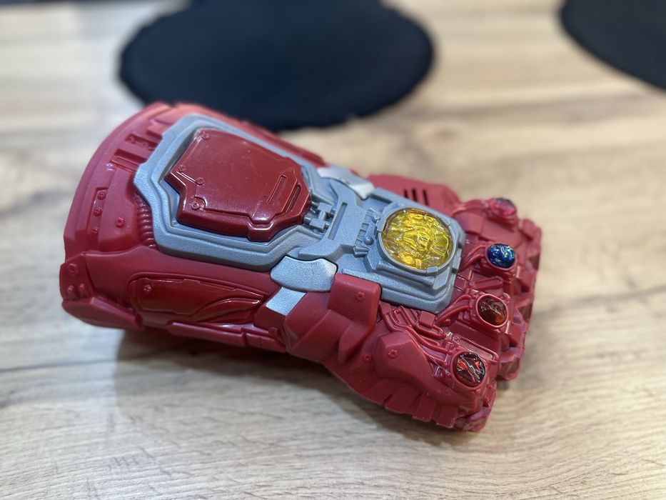 Marvel Rękawica Thanosa Avengers inteaktywna