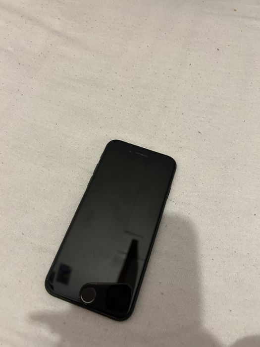Iphone se 2020 w bardzo dobrym stanie