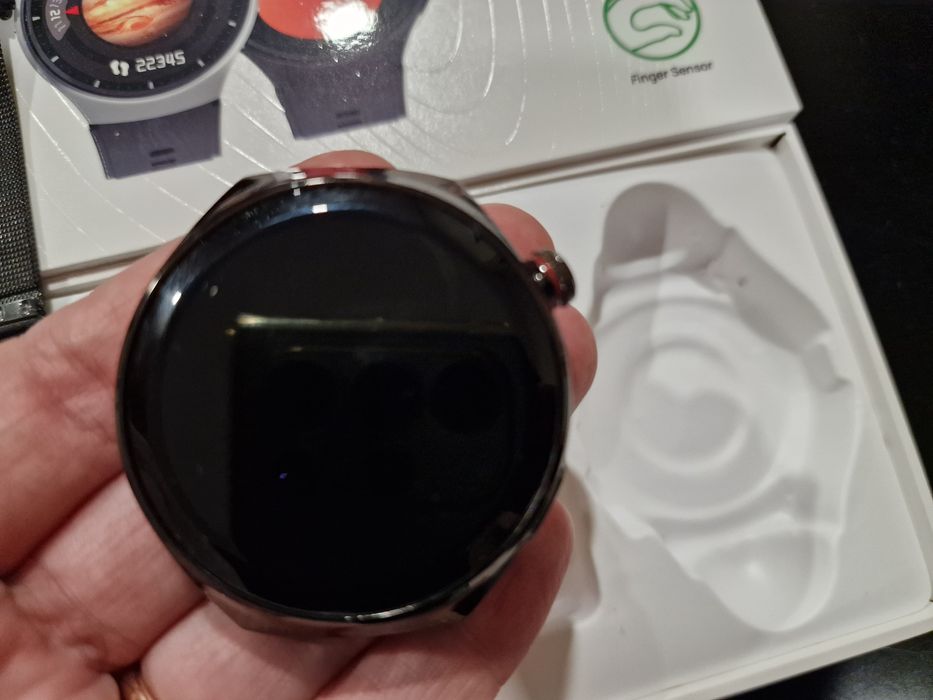 Brand-new smartwatch, never used64740799691266123